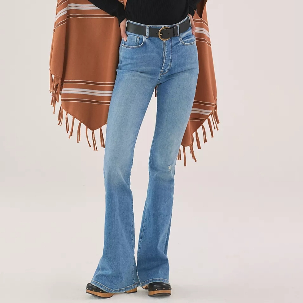 Anthropologie The Icon Flare Jeans Sz 32 NWT Light Wash